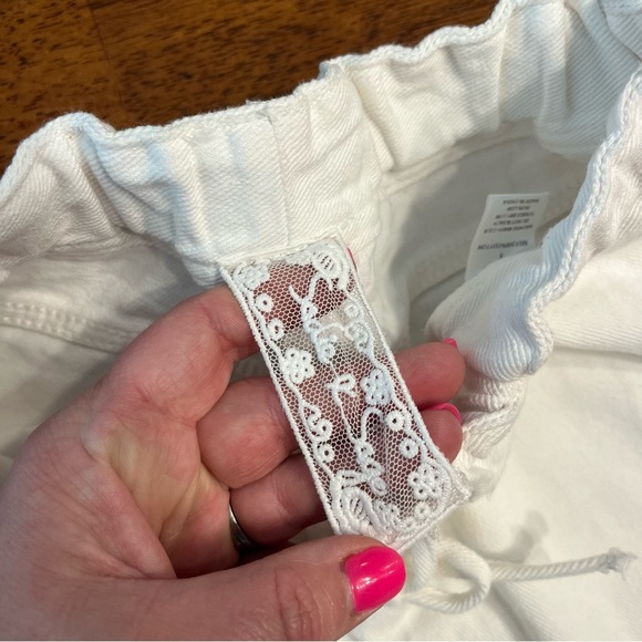 Sadie & Sage white denim drawstring shorts women’s size small - Picture 2 of 8